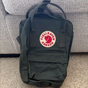 Fjallraven Kånken Dark Green Backpack